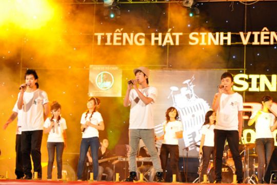 Hội thi Tiếng hát Sinh viên toàn trường lần thứ 12 năm 2013