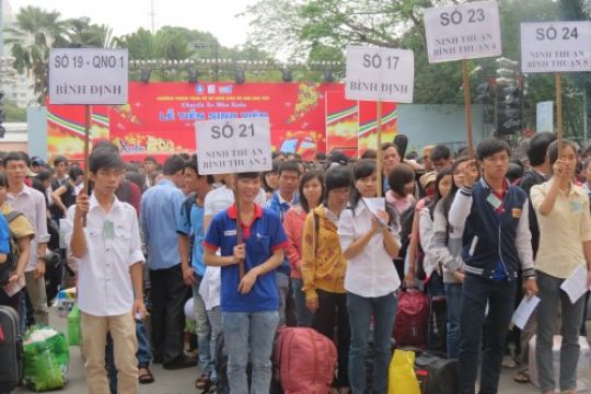 Tặng vé xe cho Sinh viên về quê đón Tết