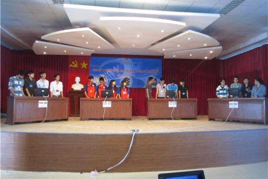 Chung kết Hội thi “Sinh viên với An toàn giao thông” lần III năm 2013