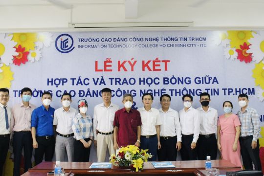 Lễ ký kết hợp tác và trao học bổng giữa Trường CĐ CNTT TP.HCM và Ngân hàng Vietcombank - Chi nhánh Tân Bình