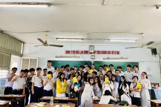Gặp gỡ các bạn học sinh lớp 12 trường THPT Nguyễn Trãi (Quận 4)