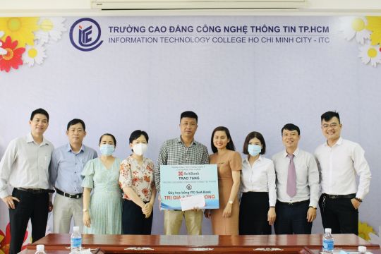 Ngân hàng SeA Bank - Chi nhánh Tân Thành trao tặng trường ITC "Qũy học bổng ITC - SeA Bank