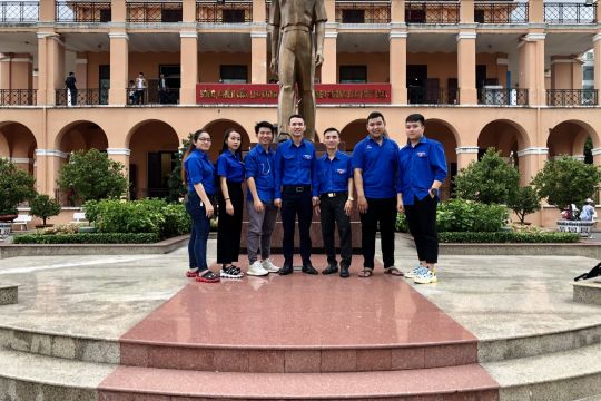 Đoàn thanh niên - Hội Sinh Viên Trường Phối hợp cùng phòng Công Tác Sinh Viên tổ chức Chương trình tham quan Bảo tàng Hồ Chí Minh, bảo tàng chứng tích chiến tranh.